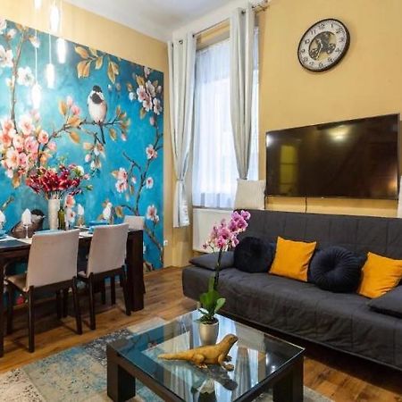 Cherry Blossom Designer Apartment In The Center With Free Parking Budapest Bagian luar foto