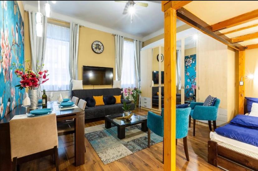 Cherry Blossom Designer Apartment In The Center With Free Parking Budapest Bagian luar foto