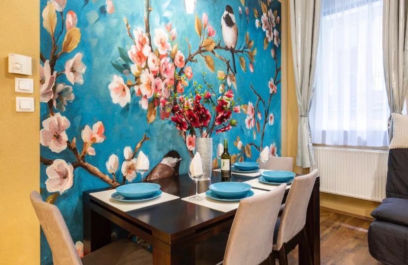 Cherry Blossom Designer Apartment In The Center With Free Parking Budapest Bagian luar foto