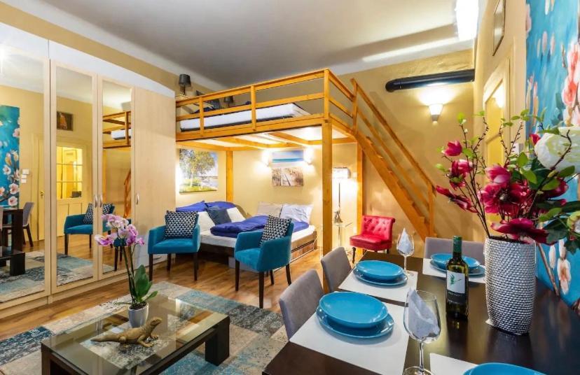 Cherry Blossom Designer Apartment In The Center With Free Parking Budapest Bagian luar foto